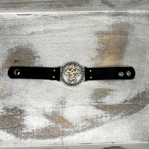 Snap wrap bracelet. Two toned metal.